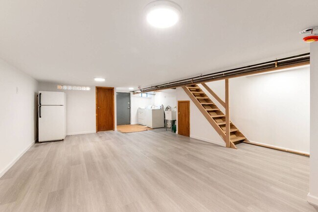 Building Photo - 67-135-135 Burns St