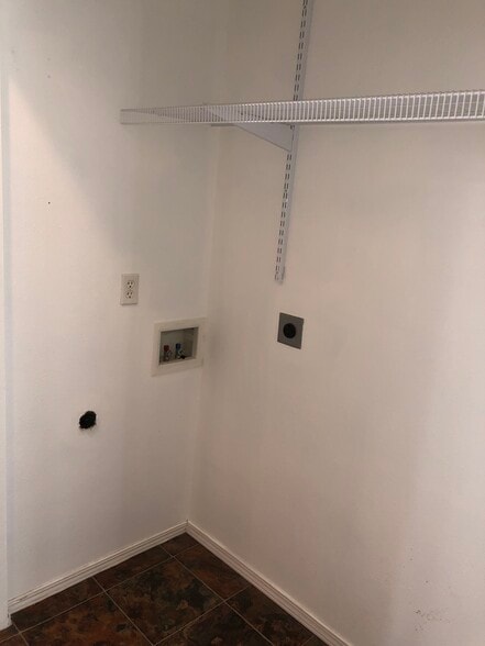 Laundry hook up - 1661 NE Market Dr