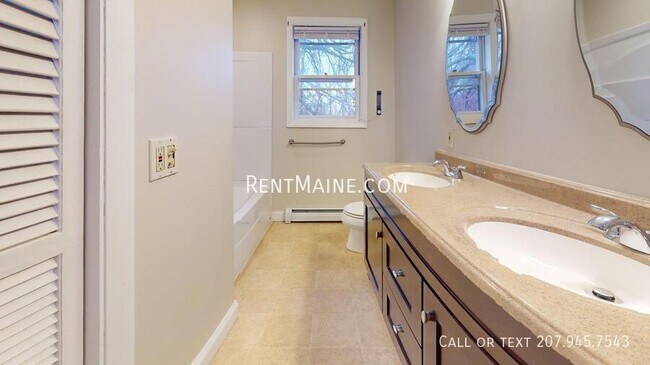 Building Photo - 198 Main Rd N