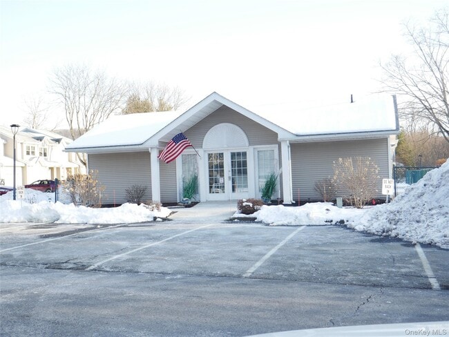 Building Photo - 18 Deer Crossing Dr