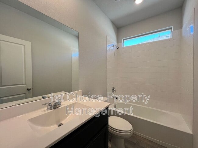 Building Photo - 9608 New Bern Dr