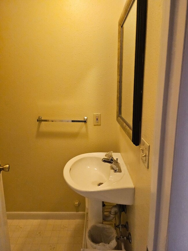 Building Photo - 837 W 30 S St