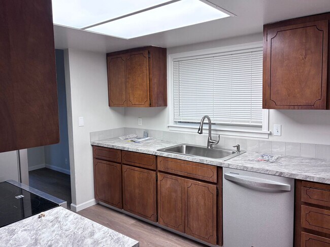 Building Photo - Your Newly Updated 3 Bed, 1 Bath Move-In Ready Home!