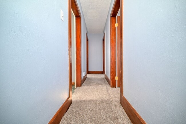 Building Photo - Large 4 Bedroom/2 Bath Home For Rent