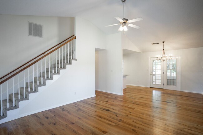 Building Photo - 537 Cedar Rock Dr