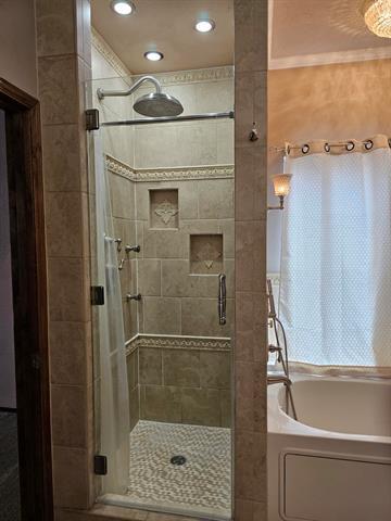 Building Photo - 4611 Shorewood Dr