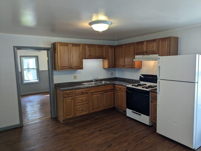 Building Photo - 695/697 Highland Ave