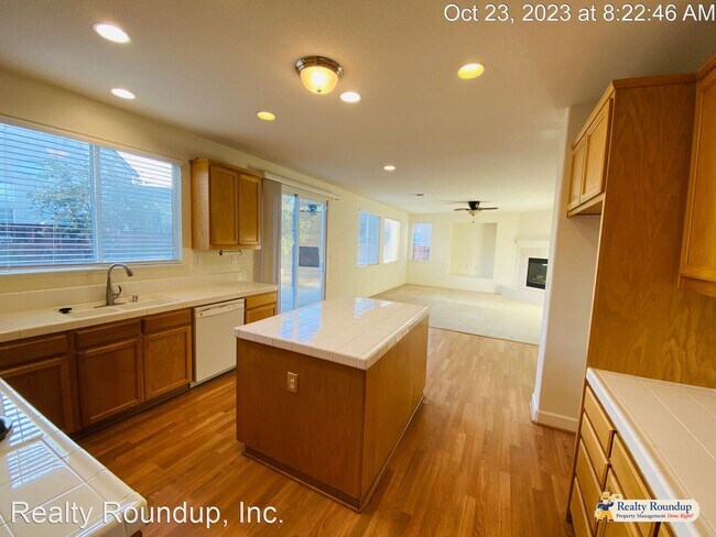 Building Photo - 4 br, 3 bath House - 6230 Ravenna Way