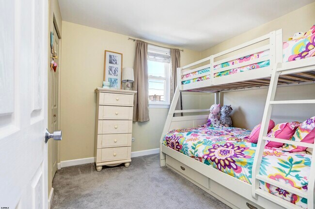 Building Photo - 9801 Ventnor Ave