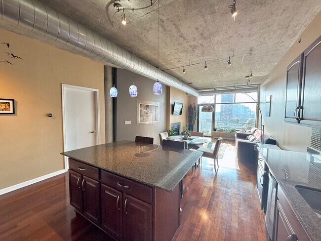 Building Photo - 125 E 13th St