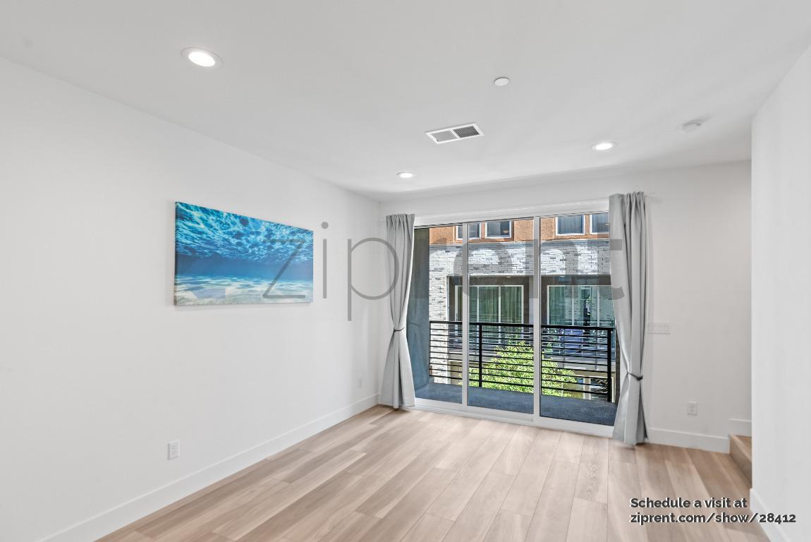 Building Photo - Unit