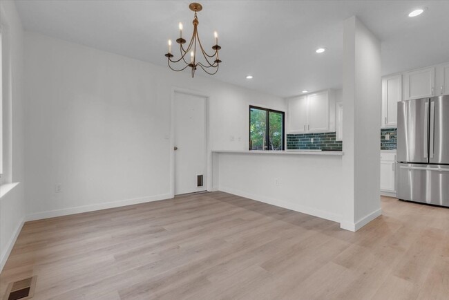 Building Photo - Beautifully updated 4-bed, 3-bath home in ...