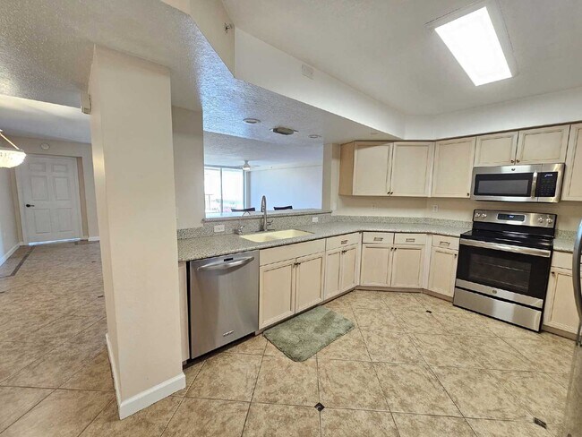 Building Photo - Seaside Serenity Awaits: Spacious 3-Bedroo...
