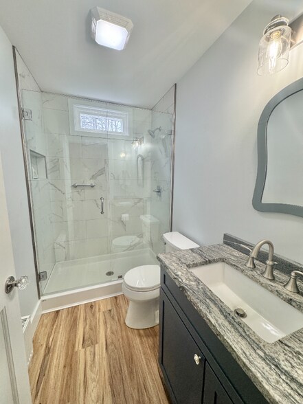 Building Photo - 49 Fort Point Cove Rd