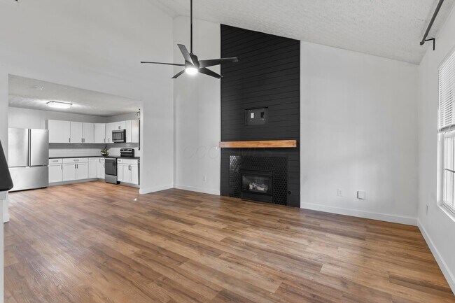 Building Photo - 2641 River Look Dr