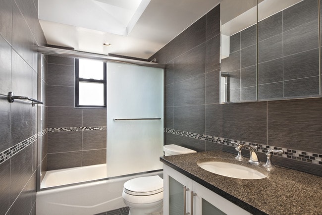 Interior Photo - The Caprice