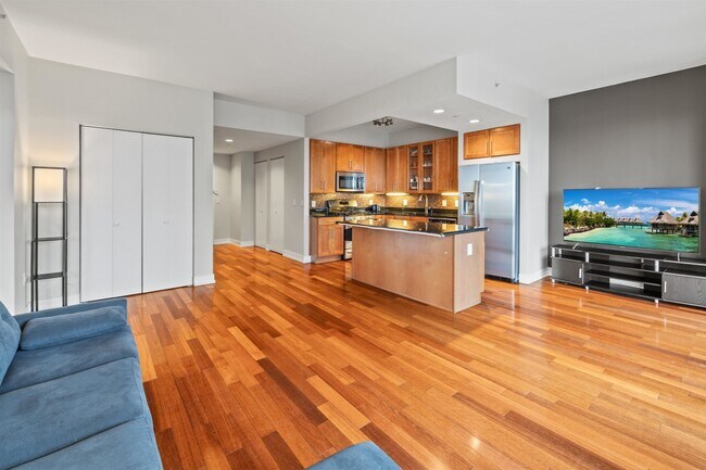 Building Photo - 389 WASHINGTON St