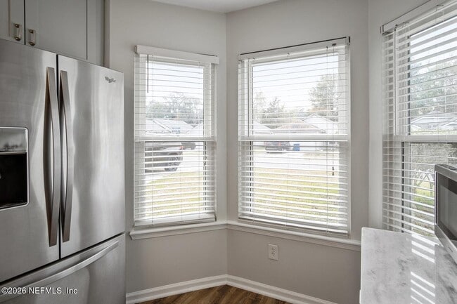 Building Photo - 1329 Cove Landing Dr