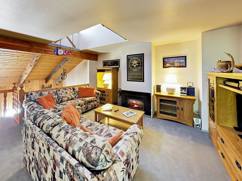 Building Photo - 8014 Sunnyoak Cir