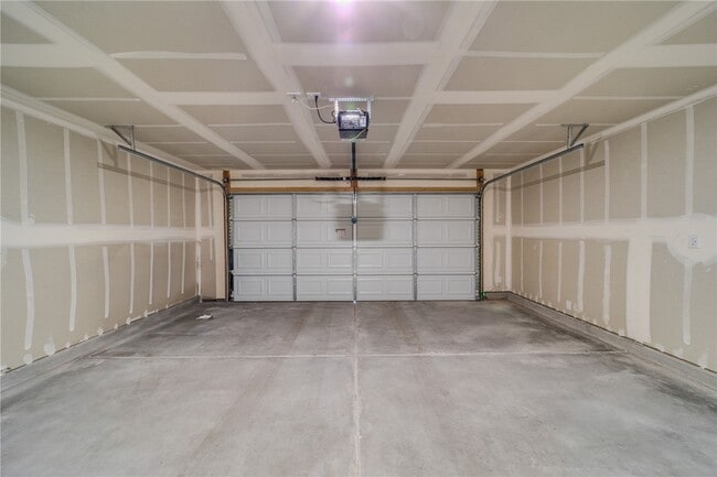 Building Photo - 2469 Pesuna Dr