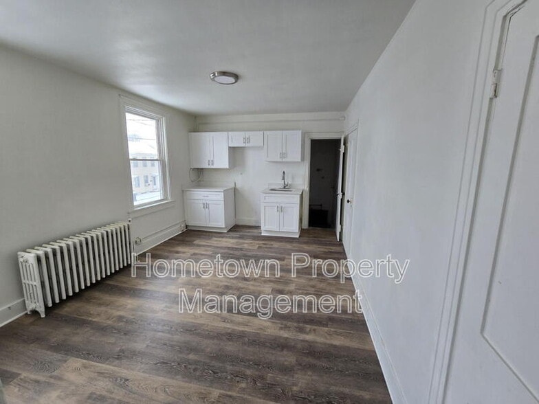 Building Photo - 108 S High St