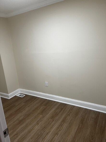 Building Photo - 2406 Wilkens Ave