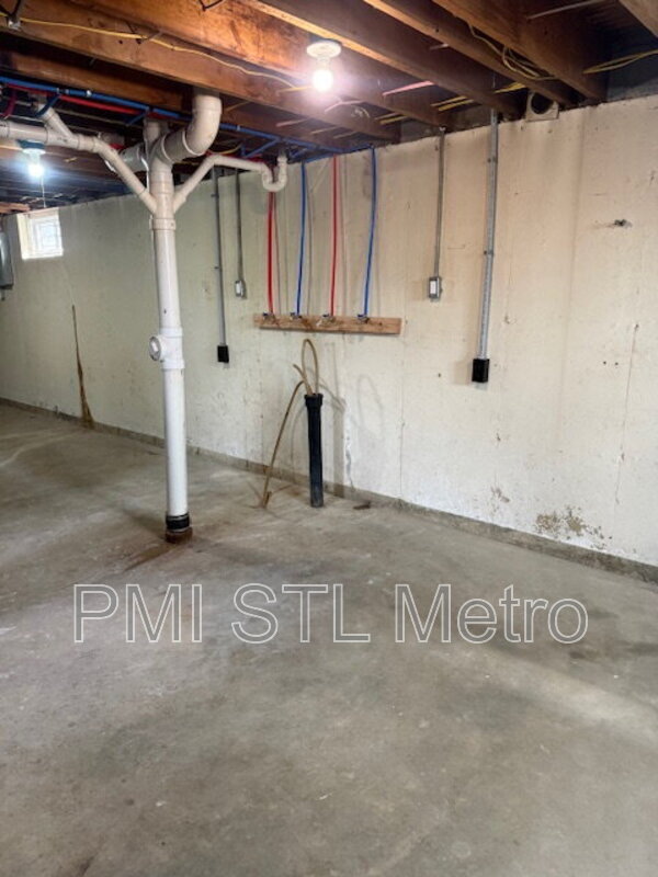 Building Photo - 329 Eichelberger St