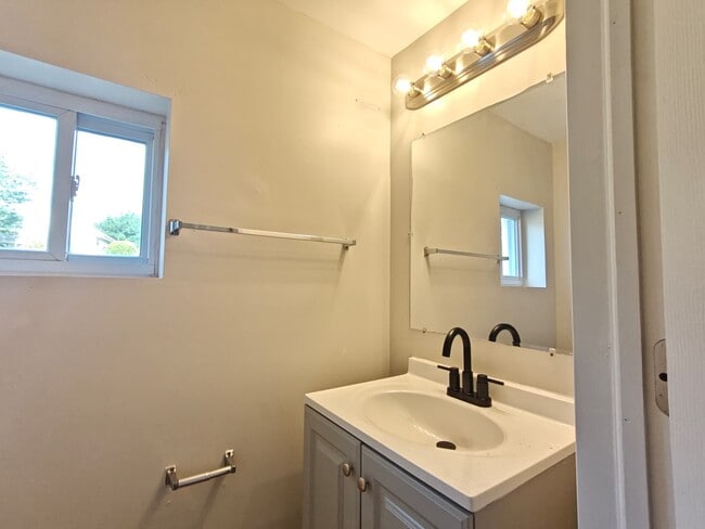 Building Photo - 2313 S Cuthbert Dr