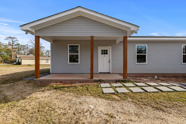Building Photo - 608 E Beech St