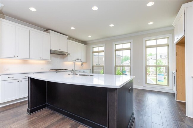 Building Photo - 7826 Laurel Crest Dr
