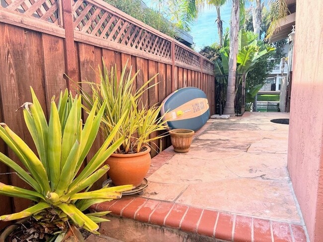 Building Photo - 150 Flying Mist Isle