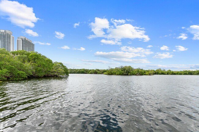 Building Photo - 16546 NE 26th Ave