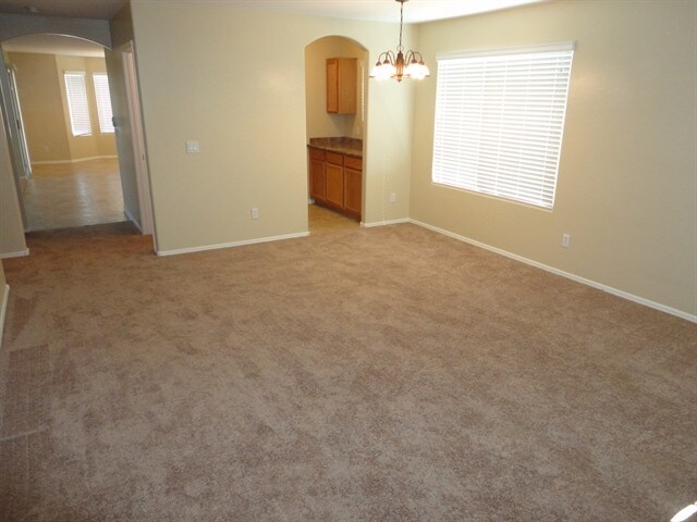 Building Photo - 10542 W La Reata Ave
