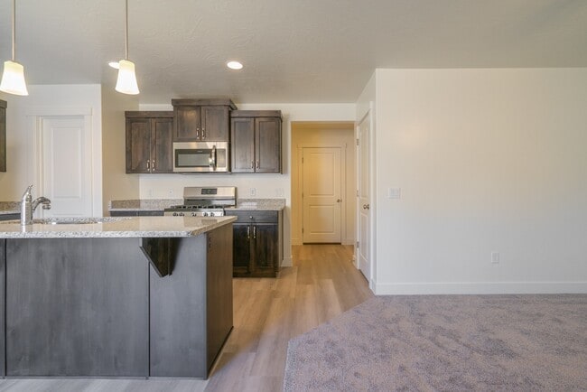 Building Photo - Modern 4-Bed Stand-Alone Home with Fenced Patio