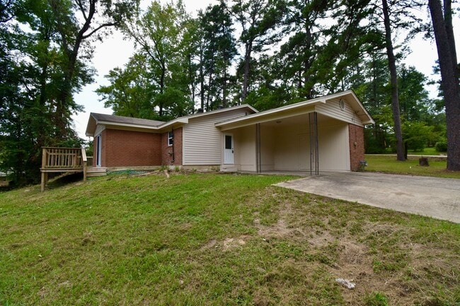 Building Photo - 3 Bed 2 Bath in Ruston!