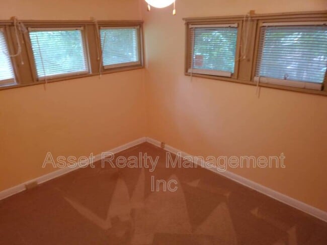 Building Photo - 126 Wellington Cir