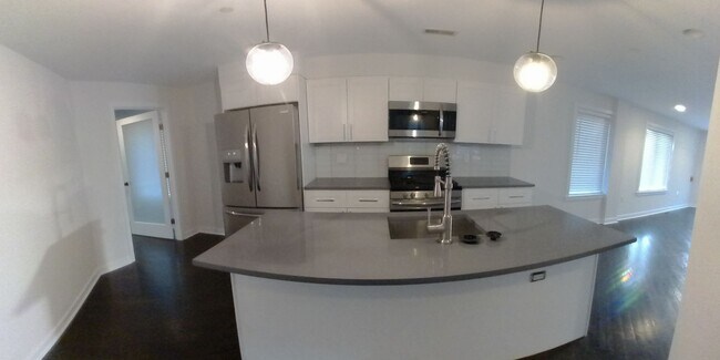 Building Photo - Incredible, modern apartment