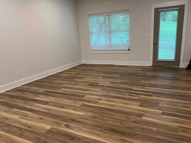Building Photo - 3912 Meadow Ln