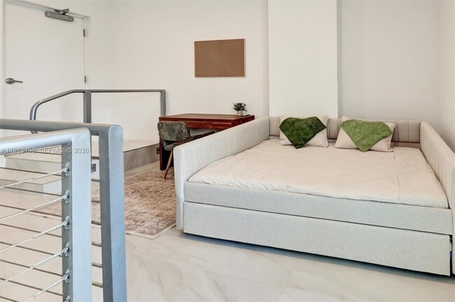 Building Photo - 17550 Collins Ave