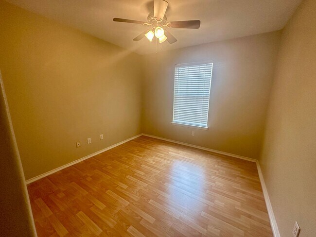 Building Photo - August Move-In Special- 3/2.5 in Gated Com...