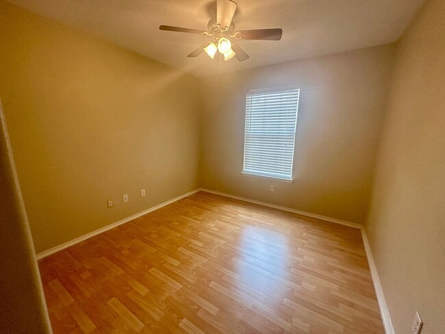 Building Photo - SEPTEMBER  HALF OFF First Month Rent- 3/2....