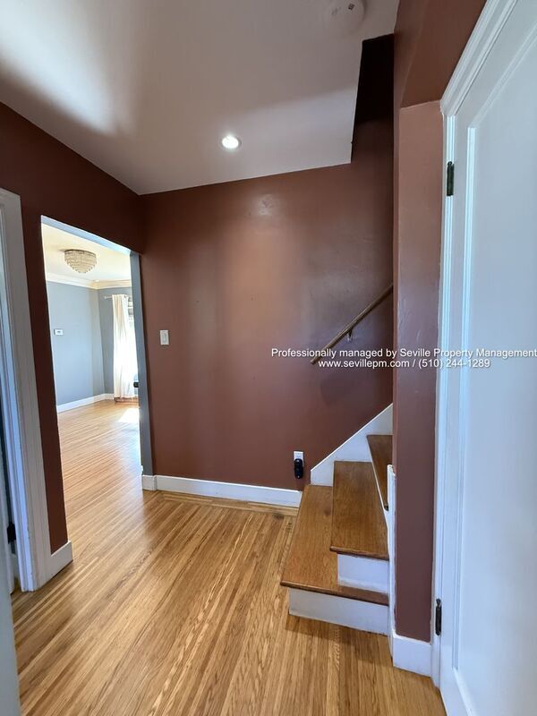 Building Photo - 2951 Madera Ave