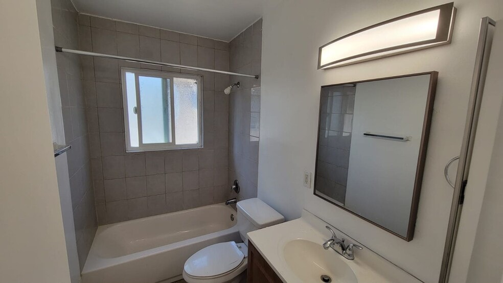 Building Photo - 13129 Oxnard St