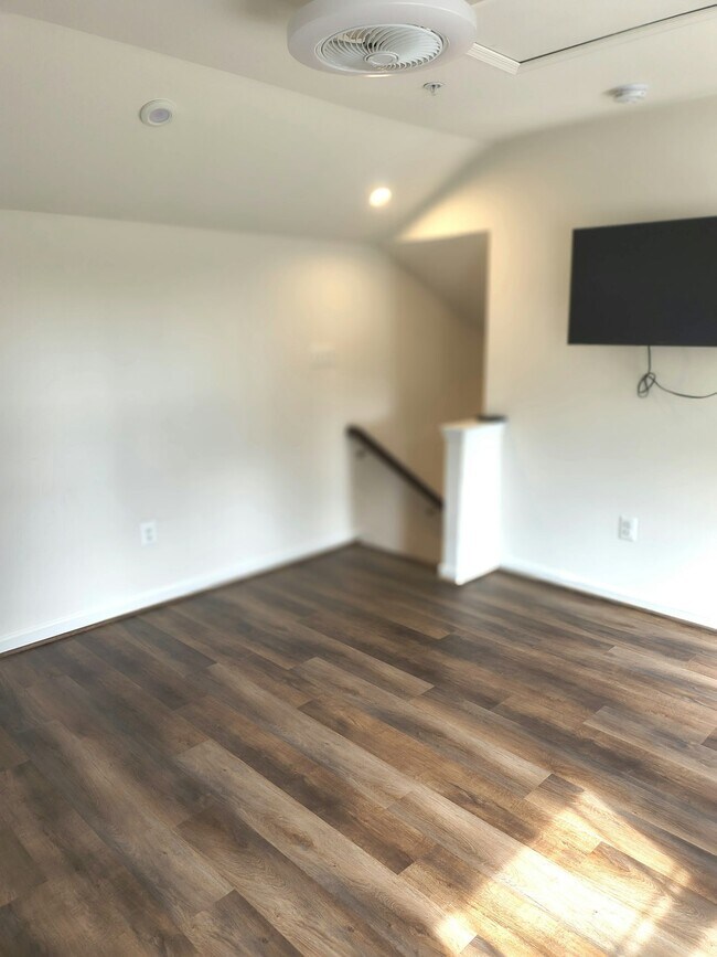 Building Photo - 235 Jenkins Way