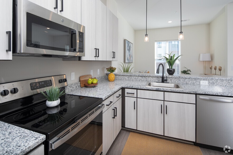 Studio - Natchez - 538SF - Kitchen - The Crockett