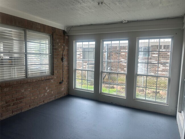 Building Photo - 4202 Ponca St