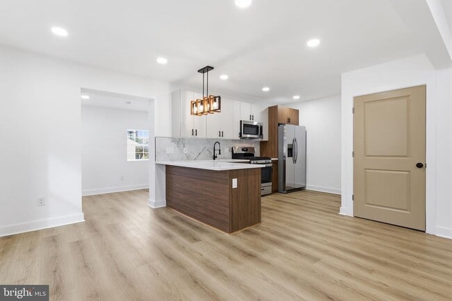 Building Photo - 7803 Monroe Ave