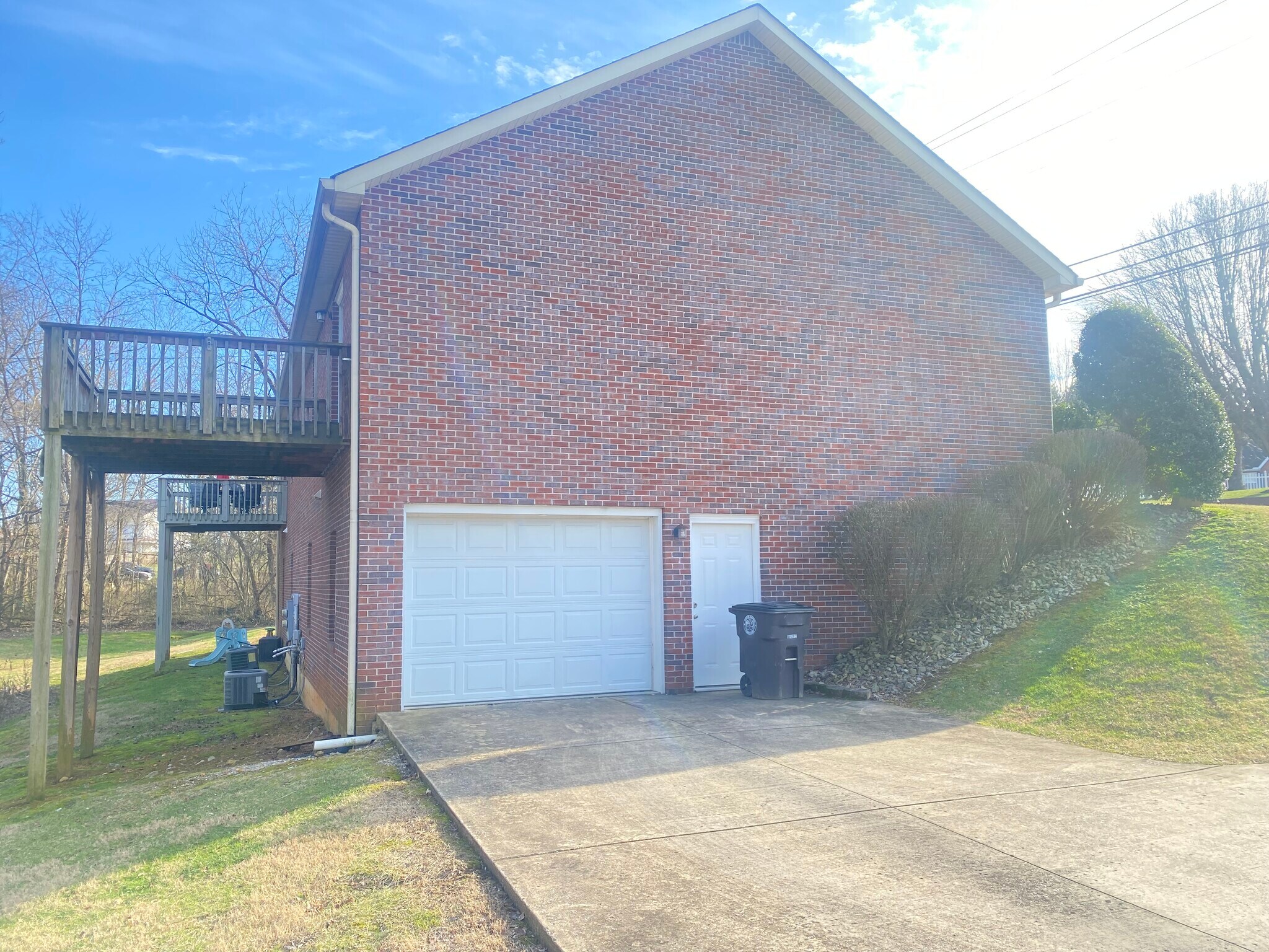 Building Photo - 220 4th Ave