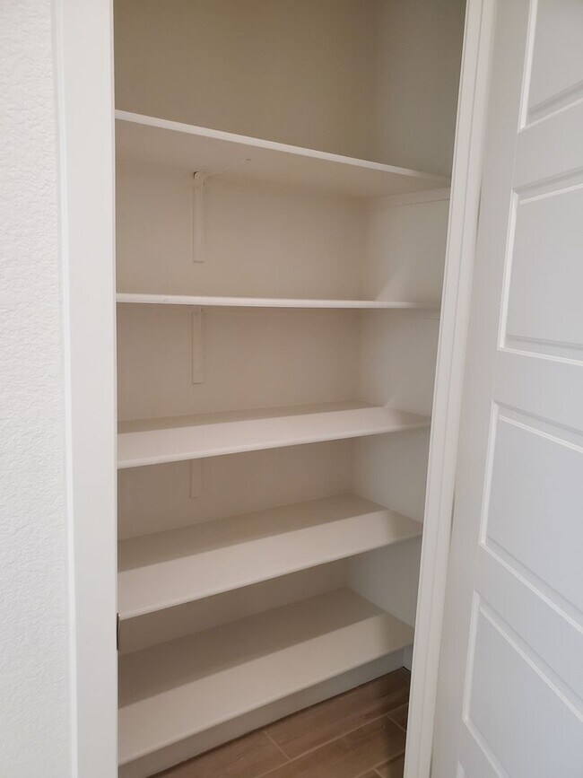 Building Photo - Next Gen Home with main house and guess unit in Spring lake Area