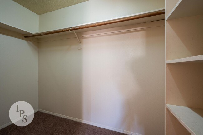 Building Photo - Colett:7579